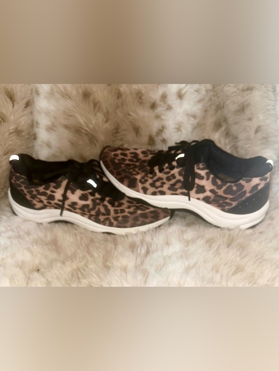 Vionic Shoes - Vionic Women's Leopard Print Athletic Sneakers in Black and Brown